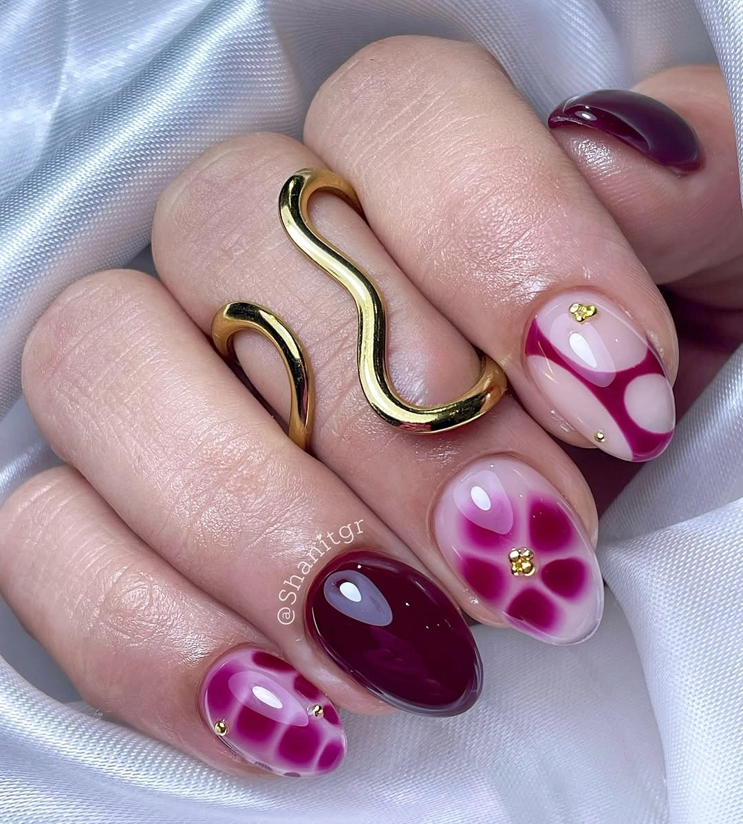luxurious maroon fall nails 2026 Maroon Blooms With Tiny Gold Details