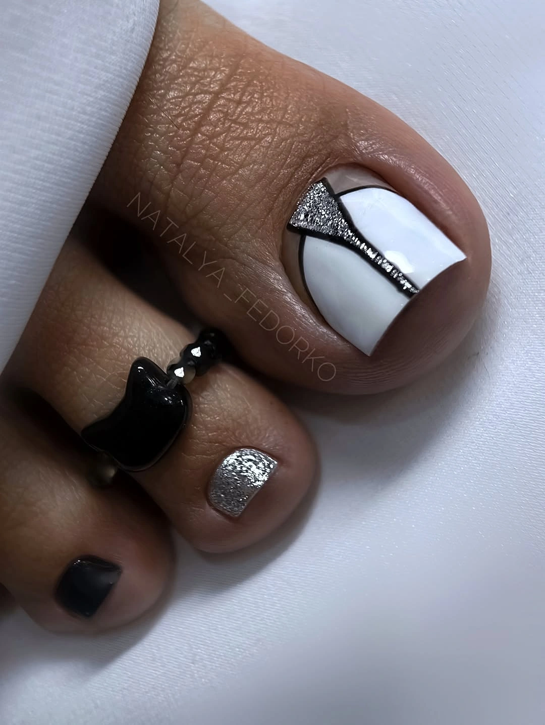 rich fall toe nails colors 2026 Silver Black and White Glamour