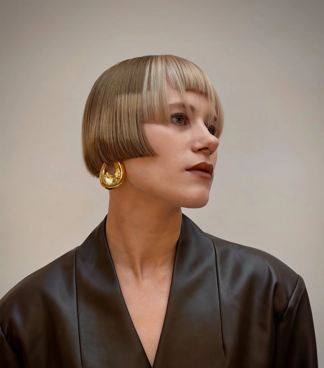 stunning september hair colour trends 2026 Soft Beige Blonde With A Sculpted Bob