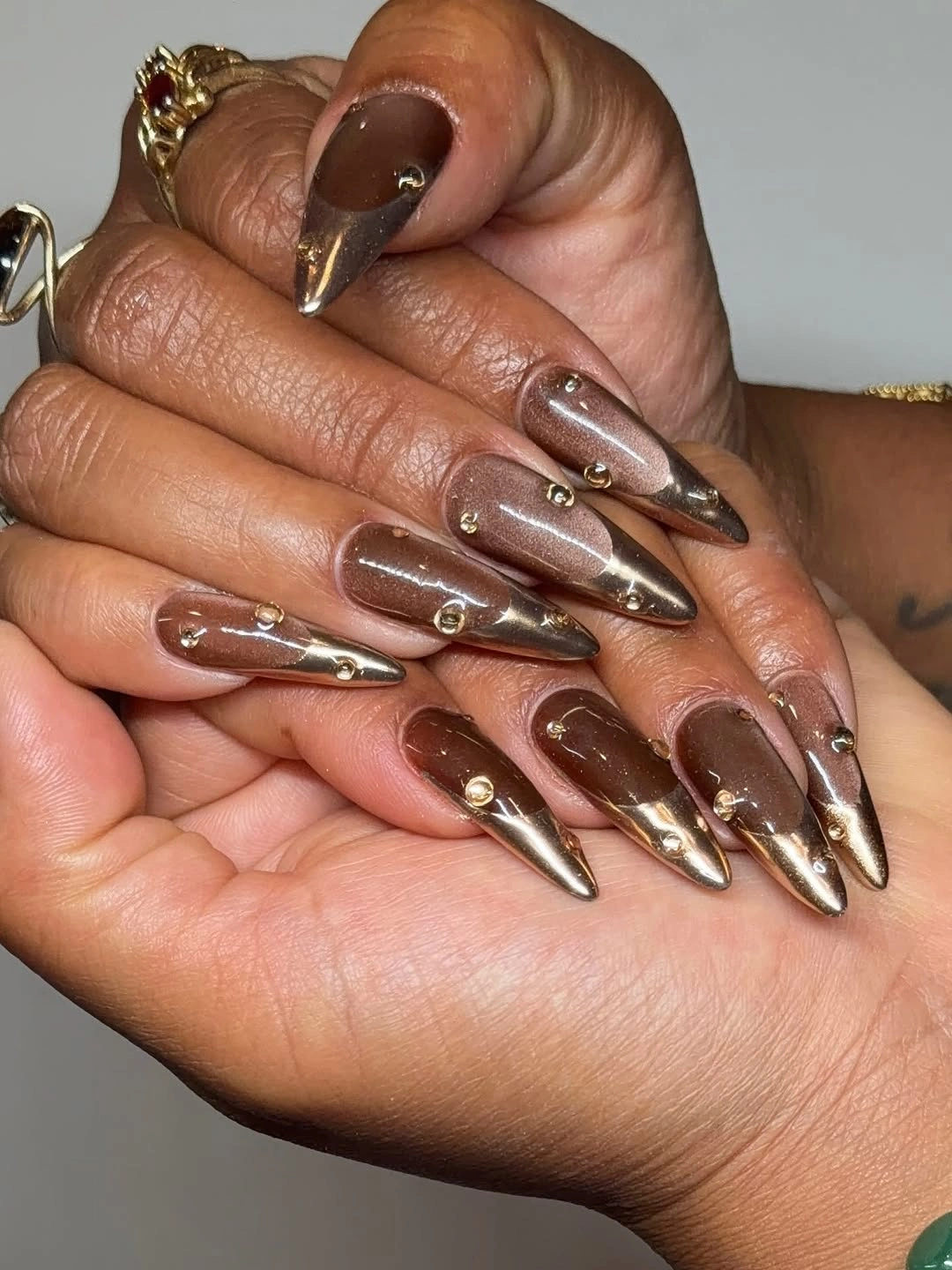 stylish fall nails for brown skin tone Chocolate Chrome With Golden Details