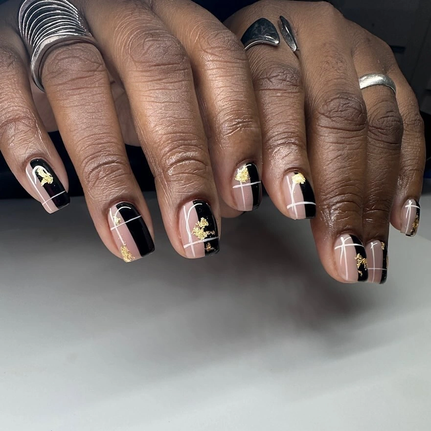 stylish fall nails for brown skin tone Black And Gold Minimalist Grid