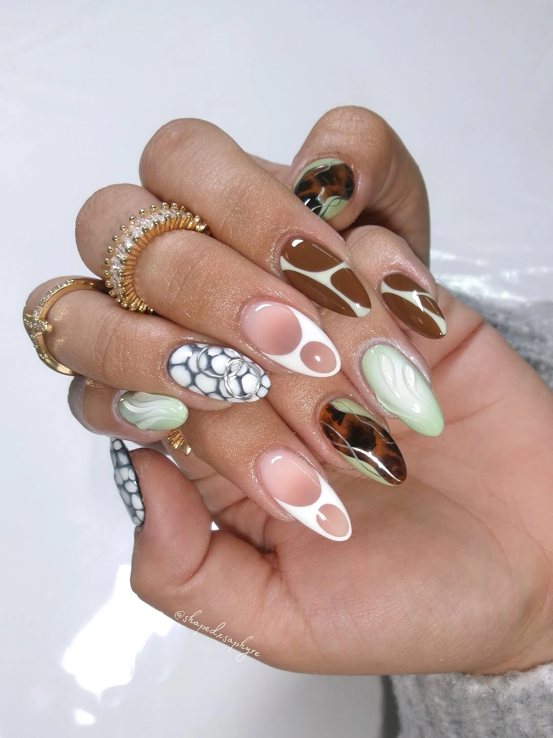 stylish fall nails for brown skin tone Mocha Mint And Tortoiseshell Contrast