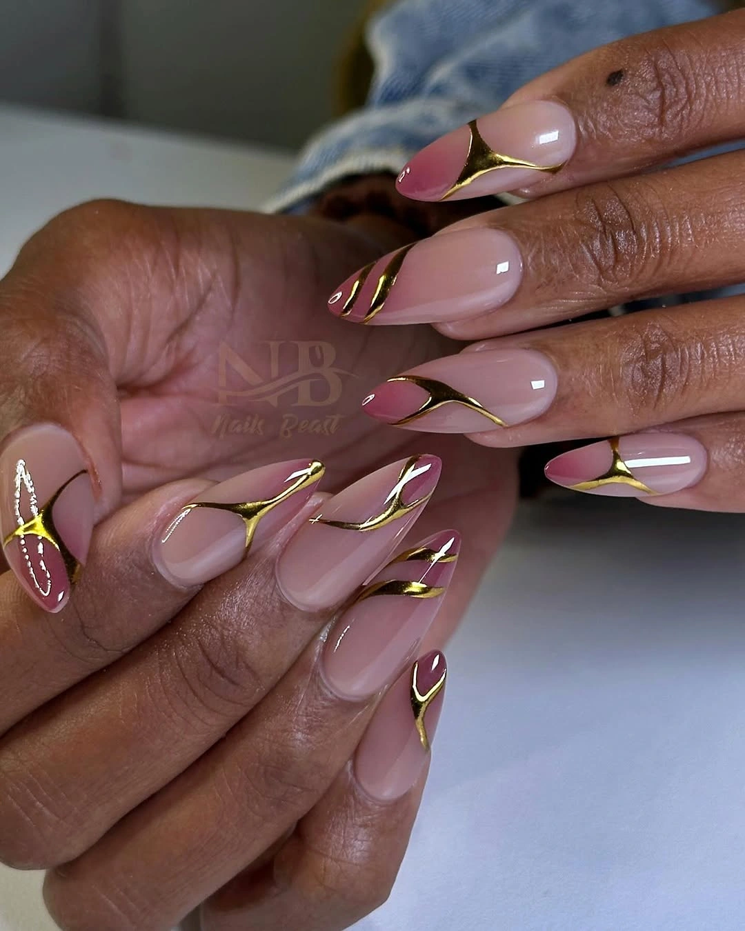 stylish fall nails for brown skin tone Pink And Gold Fluid French