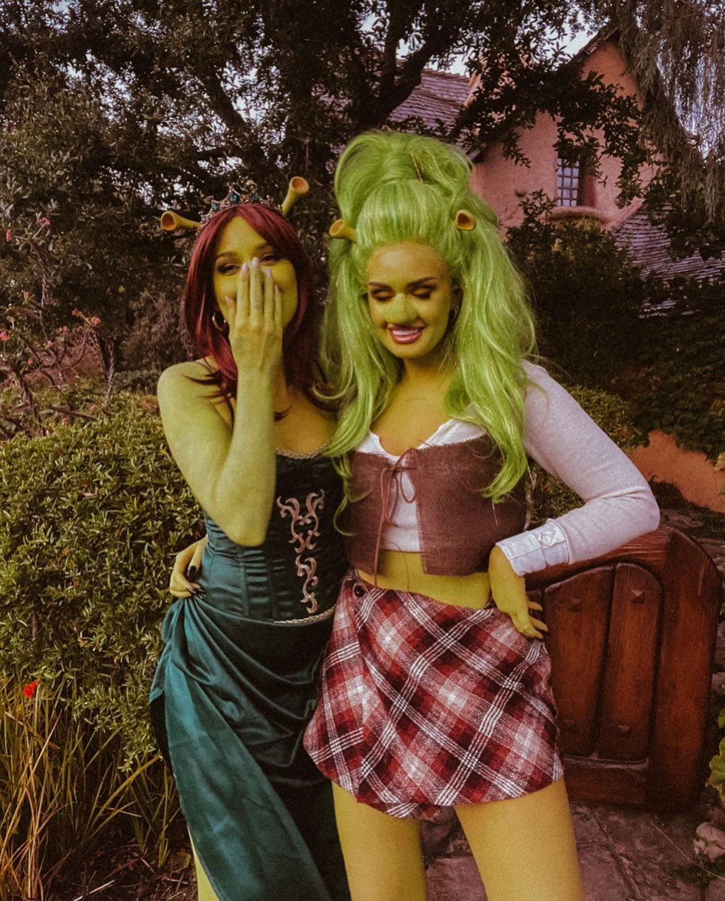 stylish halloween costume ideas 2026 Shrek Girls With a Playful Fashion Twist