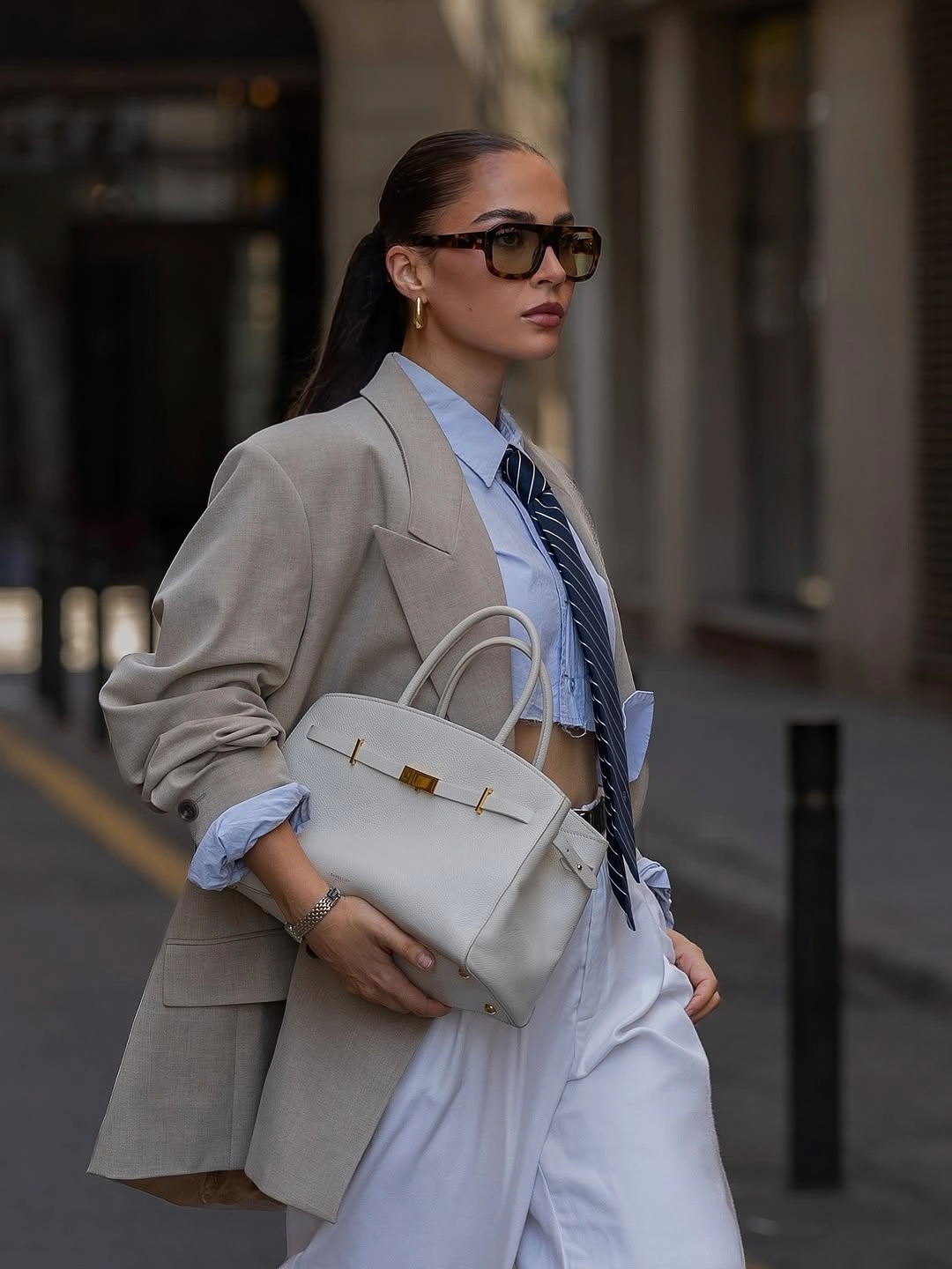 stylish september fashion trends 2026 Soft Tailoring With a City-Girl Attitude
