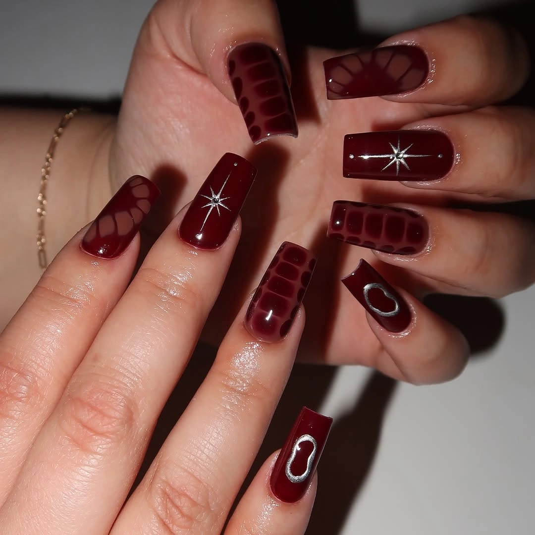 trendy fall burgundy nails with design Glamorous Burgundy Nails With Starbursts and Crocodile Texture