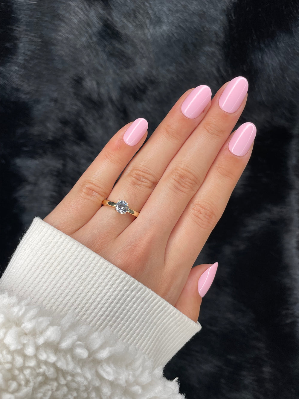 Soft Light Pink Glossy Round Nails — Winter Round Nails