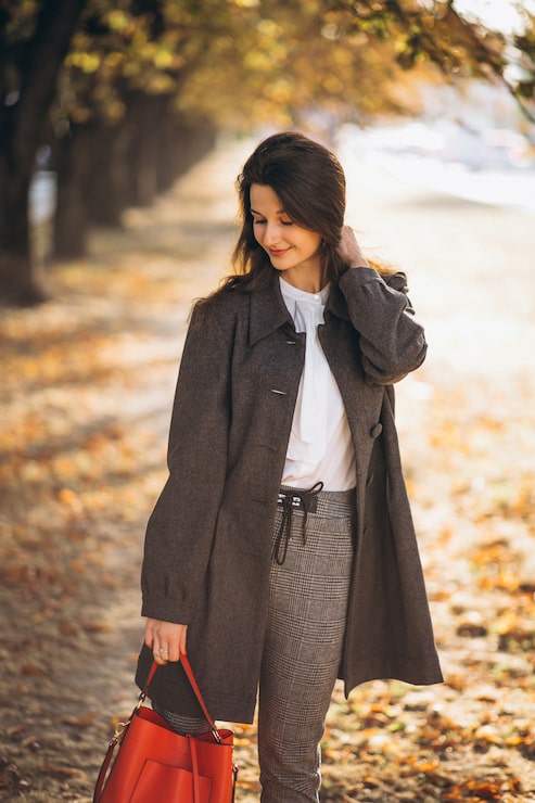 Sophisticated Contrast: Charcoal Coat and Red Bag Sophisticated Contrast: Charcoal Coat and Red Bag β Fall to Winter Outfits