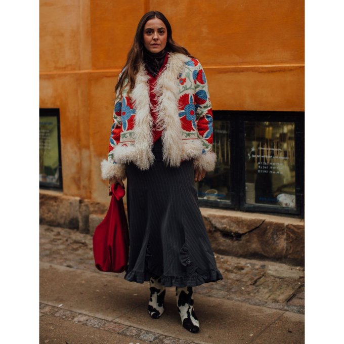 Embroidered Jacket with Faux Fur Trim and A-Line Skirt Embroidered Jacket with Faux Fur Trim and A-Line Skirt β Early Winter Outfits