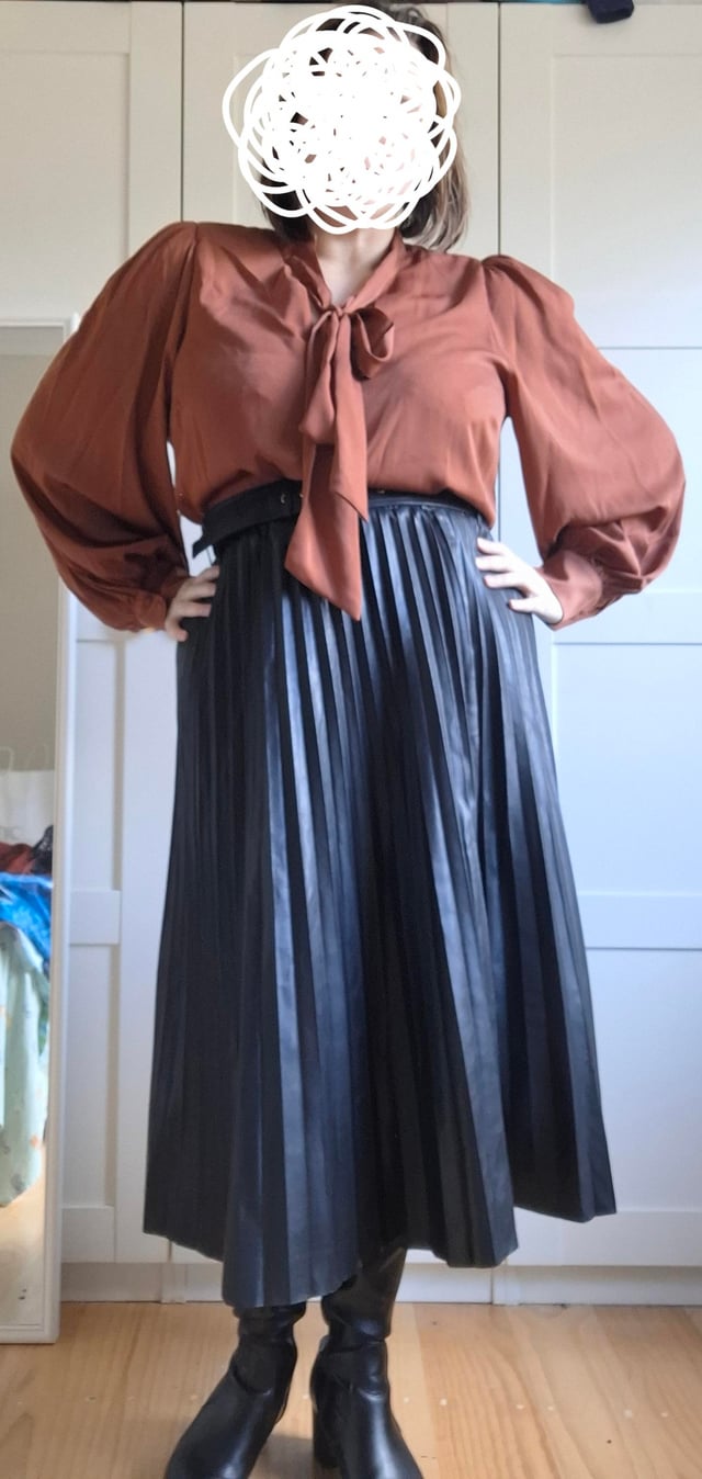 Voluminous Silk Blouse Paired with a Faux Leather Midi Skirt Voluminous Silk Blouse Paired with a Faux Leather Midi Skirt β Winter Work Outfits