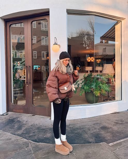 Practical Brown Puffer Jacket and Black Leggings Practical Brown Puffer Jacket and Black Leggings β Cold Weather Outfits
