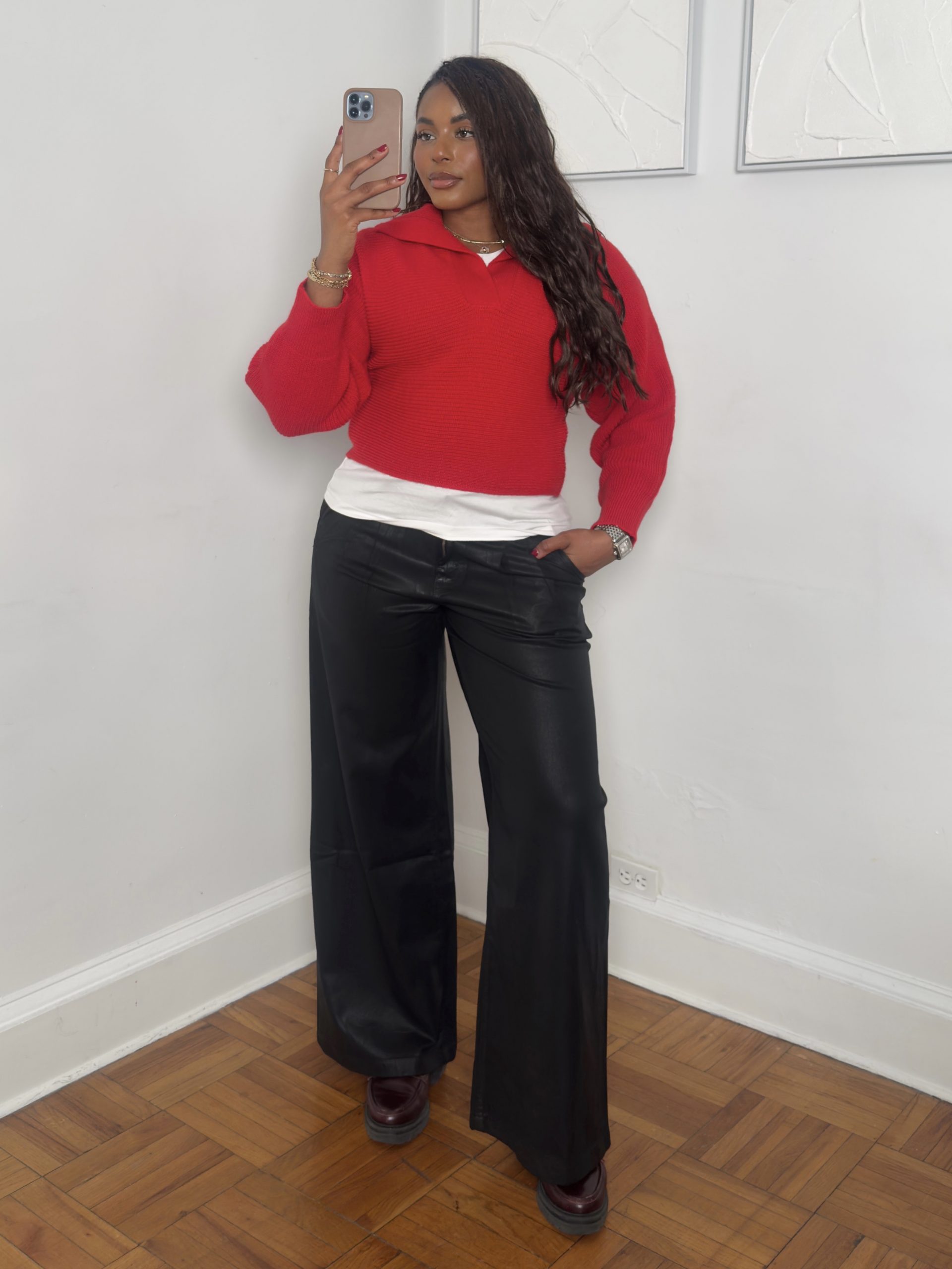 White Nike Sweatshirt with Black Leggings for Athleisure Style White Nike Sweatshirt with Black Leggings for Athleisure Style β Casual Winter Outfits