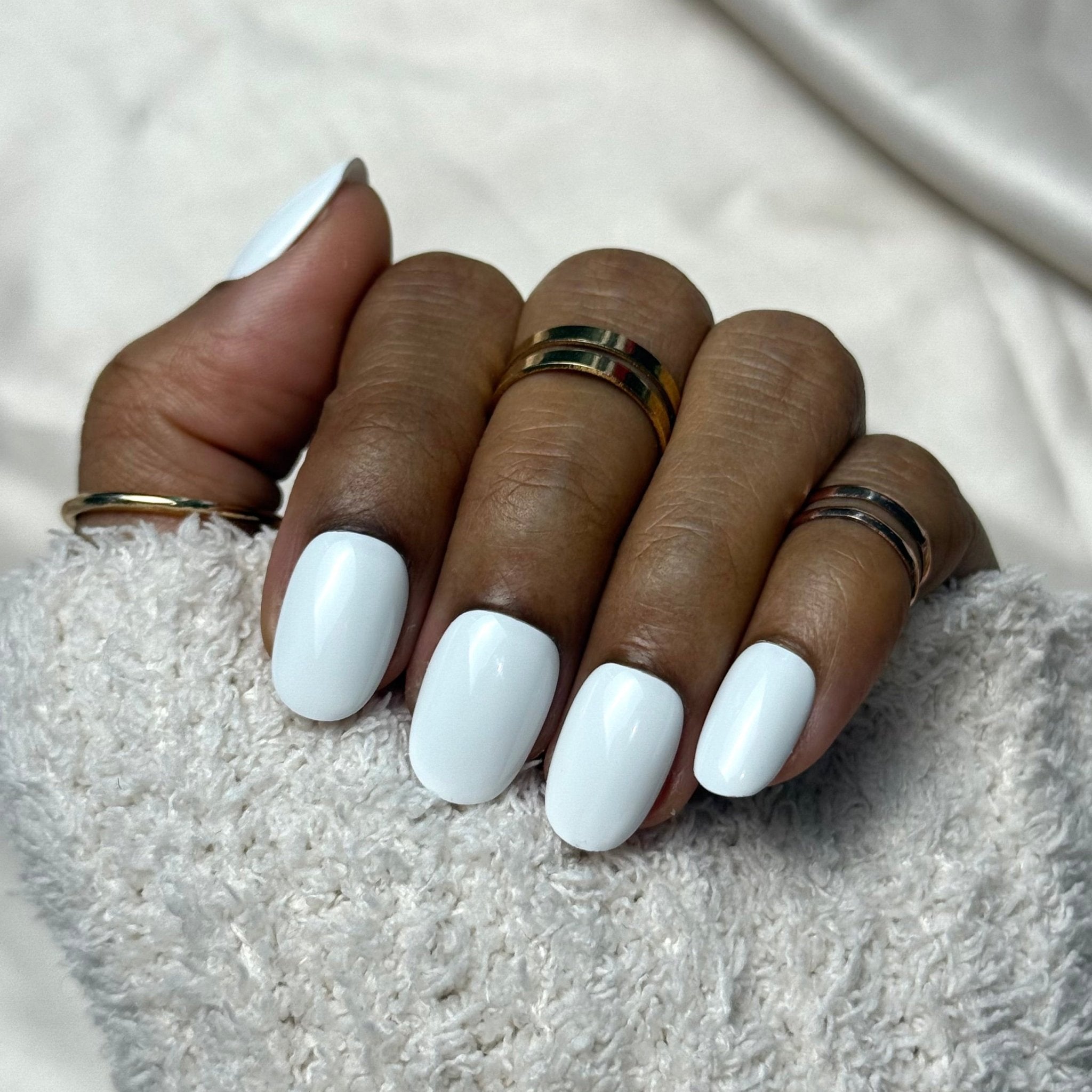 Opaque Bright White Glossy Short Oval Nails Opaque Bright White Glossy Short Oval Nails β Winter Oval Nails