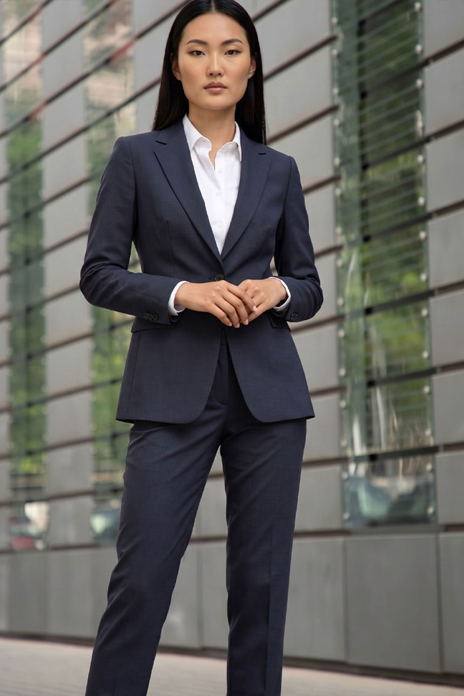 Sharp Navy Suit and White Shirt for Classic Professionalism Sharp Navy Suit and White Shirt for Classic Professionalism β Winter Work Outfits
