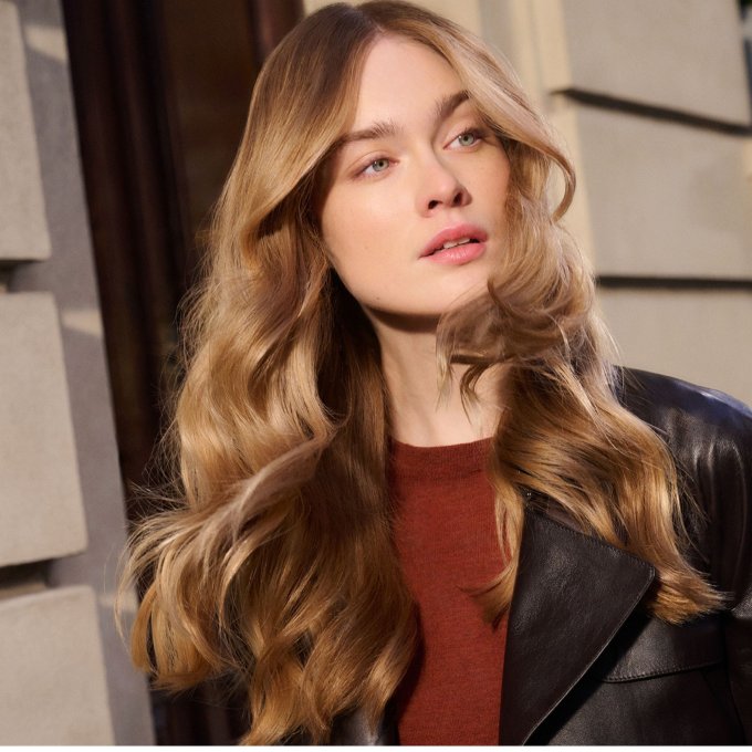 Voluminous Honey Blonde Waves Voluminous Honey Blonde Waves β Winter Haircuts for Wavy Hair