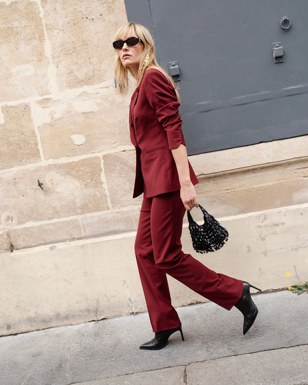 Powerful Burgundy Suit for a Confident Work Statement Powerful Burgundy Suit for a Confident Work Statement β Winter Work Outfits