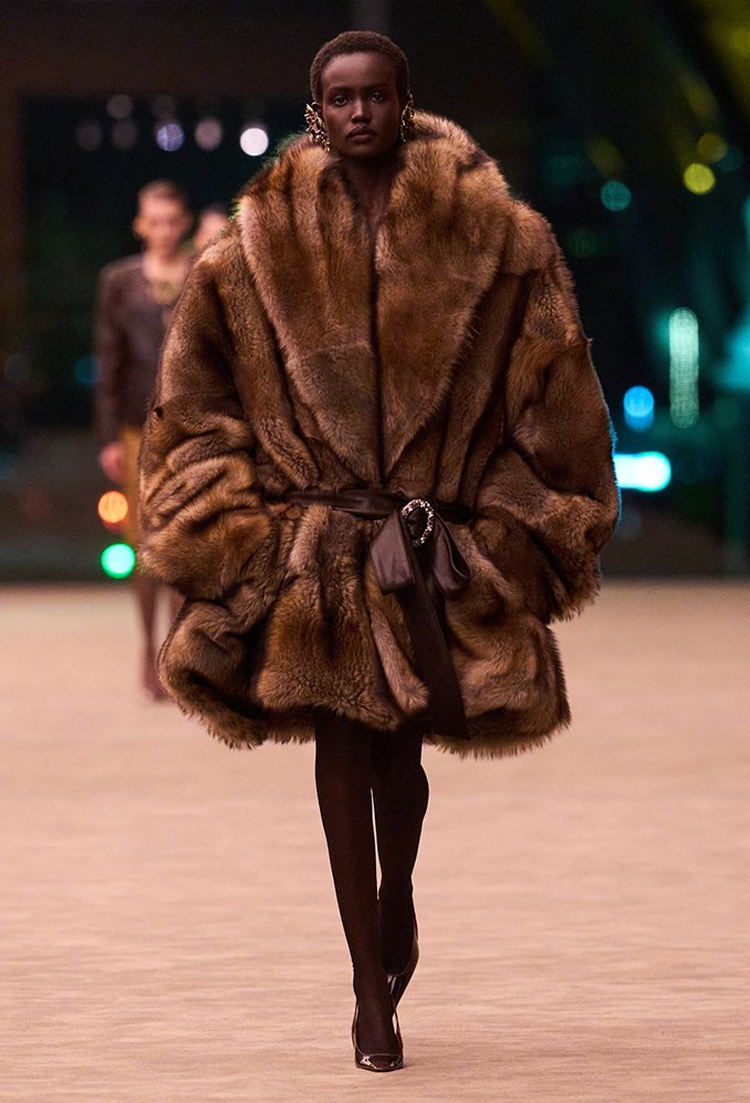 Dramatic Texture: The Faux Fur Coat Ensemble Dramatic Texture: The Faux Fur Coat Ensemble β Fall to Winter Outfits