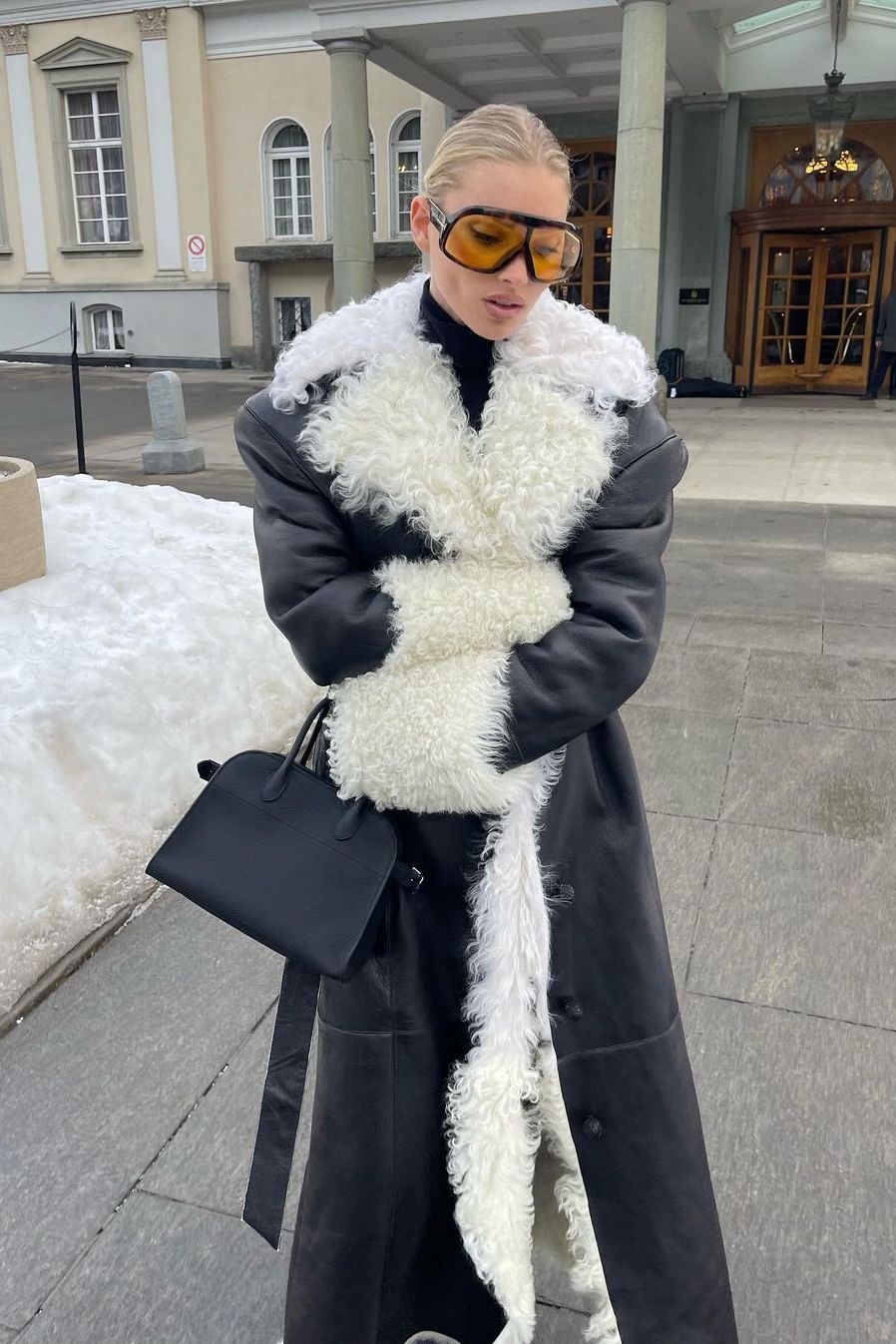 Shearling-Lined Coat for Cold Early Winter Weather Shearling-Lined Coat for Cold Early Winter Weather β Early Winter Outfits