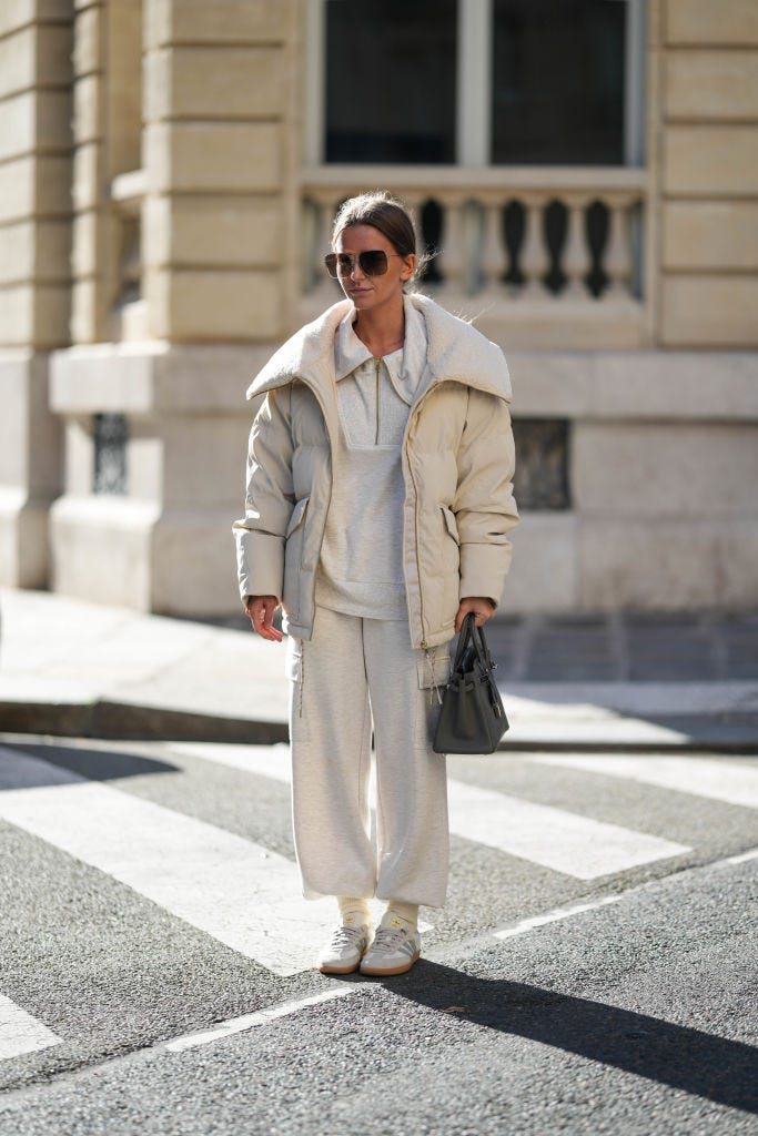 Beige Puffer Jacket with Quarter-Zip and Wide-Leg Pants Beige Puffer Jacket with Quarter-Zip and Wide-Leg Pants β Winter Puffer Jacket Outfits