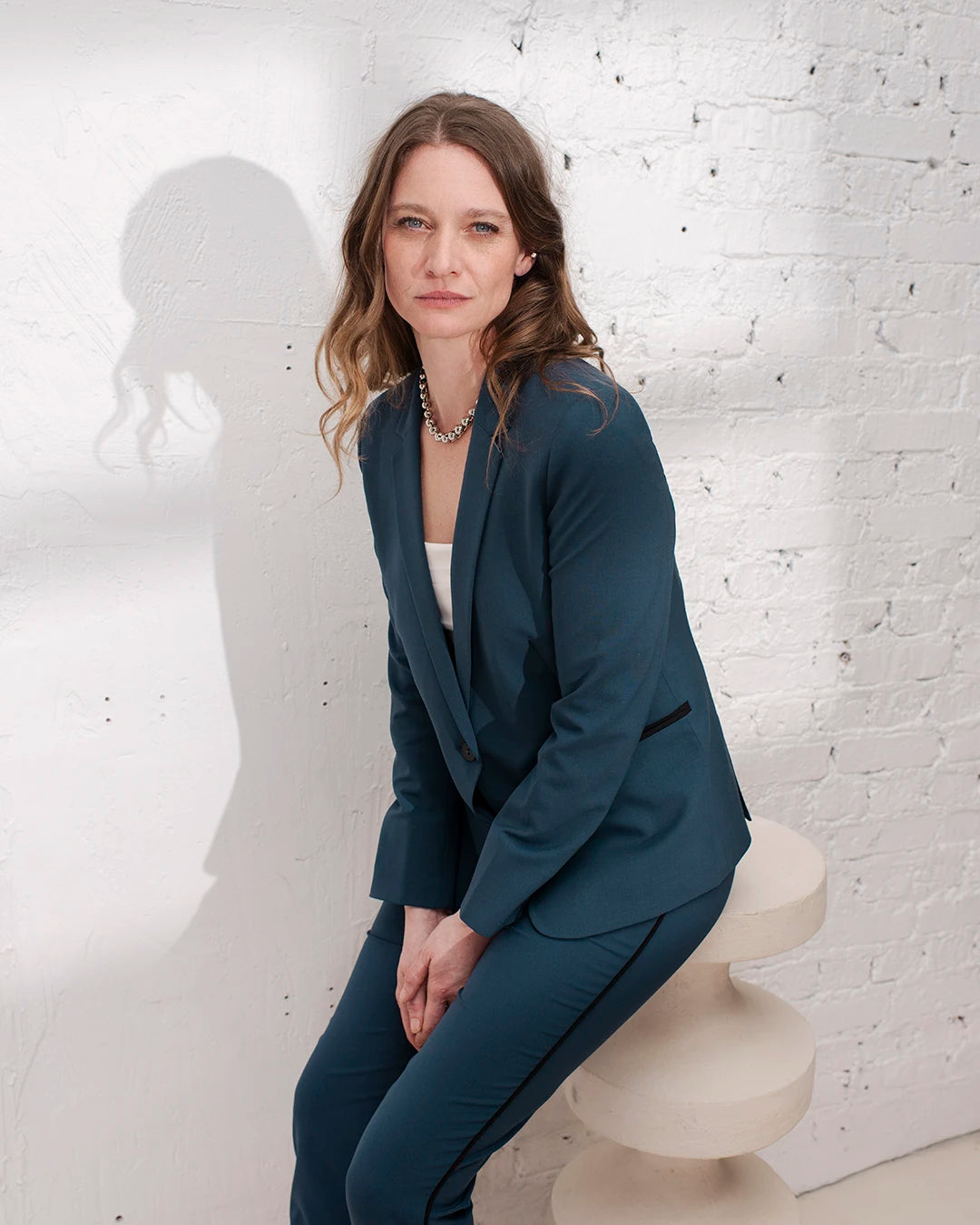 Vibrant Teal Suit for a Standout Professional Appearance Vibrant Teal Suit for a Standout Professional Appearance β Winter Work Outfits