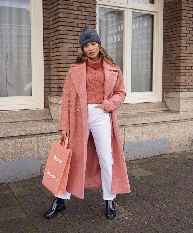 Cozy Teddy Coat Paired with a Pink Turtleneck and White Jeans Cozy Teddy Coat Paired with a Pink Turtleneck and White Jeans β Casual Winter Outfits