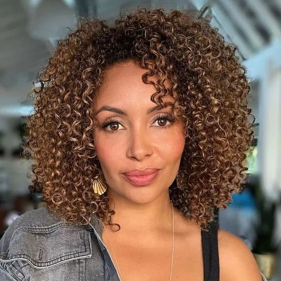 Thick Curly Bob With Honey Highlights — Winter Haircuts for Curly Hair