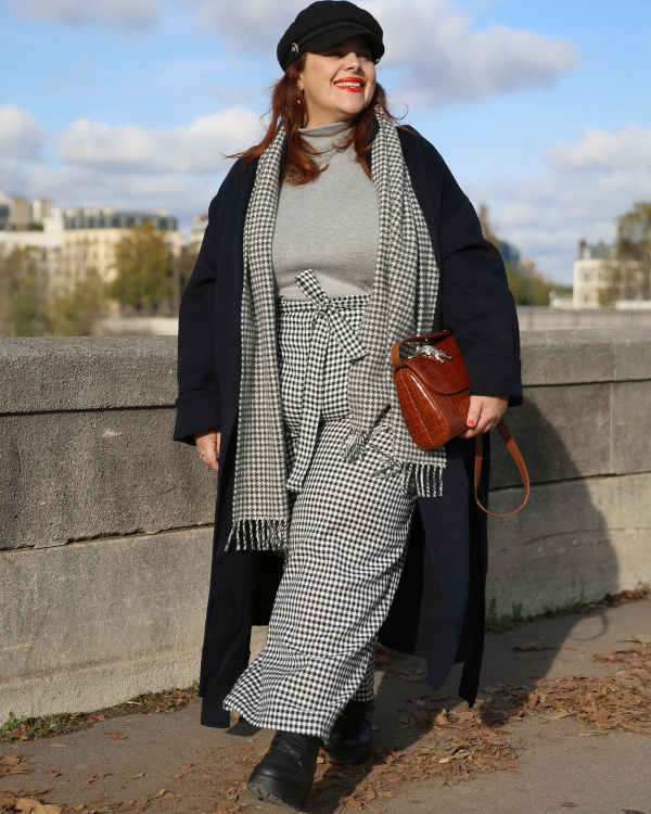 Polished Navy Overcoat with Houndstooth and Checks Polished Navy Overcoat with Houndstooth and Checks β Cold Weather Outfits