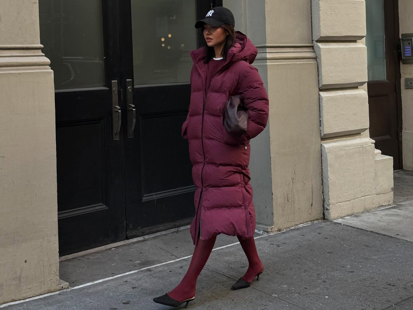 Floor-Length Burgundy Puffer Coat for Chic Casual Floor-Length Burgundy Puffer Coat for Chic Casual β Winter Puffer Jacket Outfits