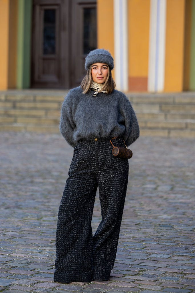Grey Fuzzy Sweater with Tweed Pants and a Beret Grey Fuzzy Sweater with Tweed Pants and a Beret β Casual Winter Outfits