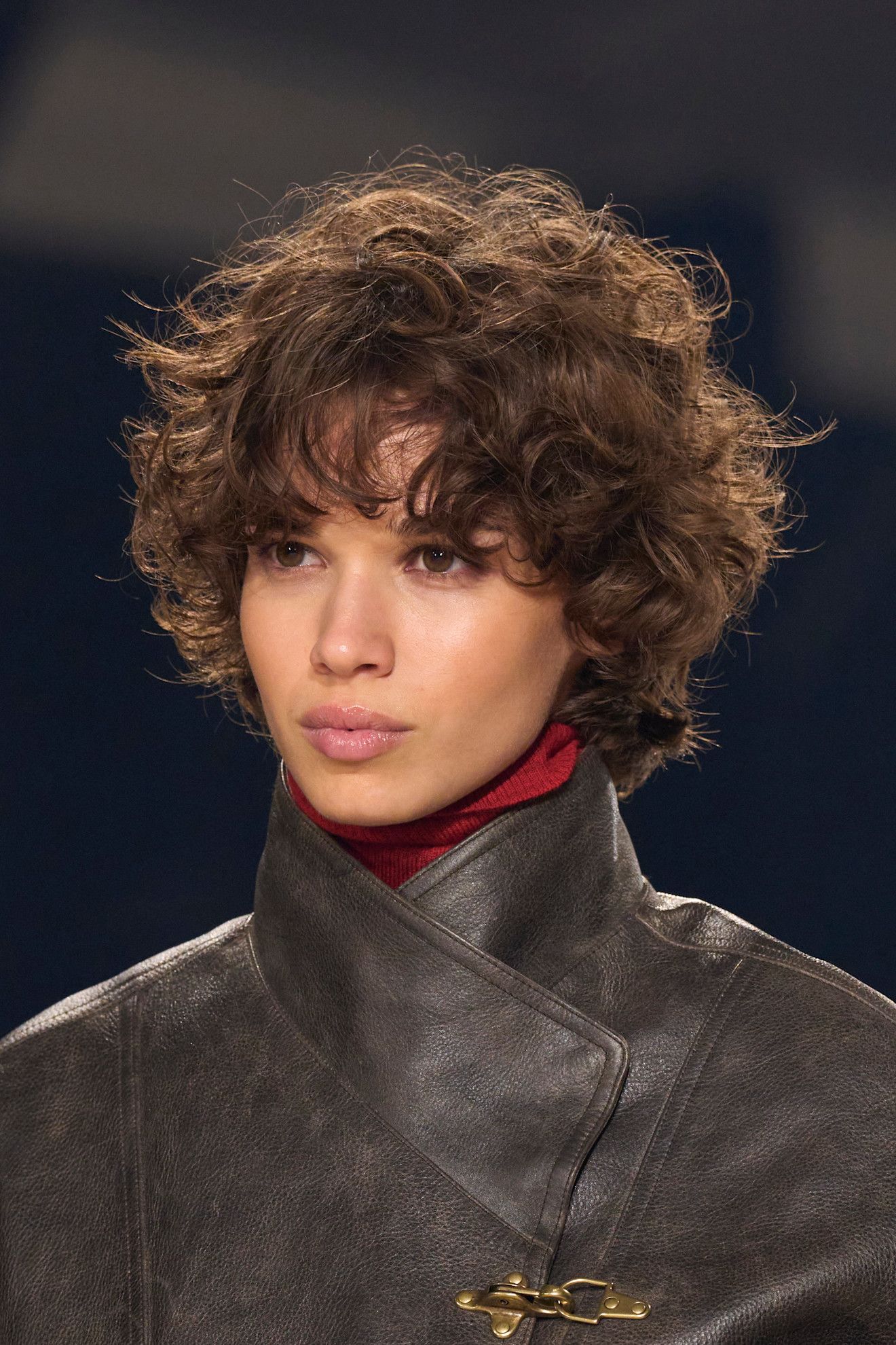 8 coupes de cheveux courtes bouclées inspirantes pour tous les styles | Vogue France