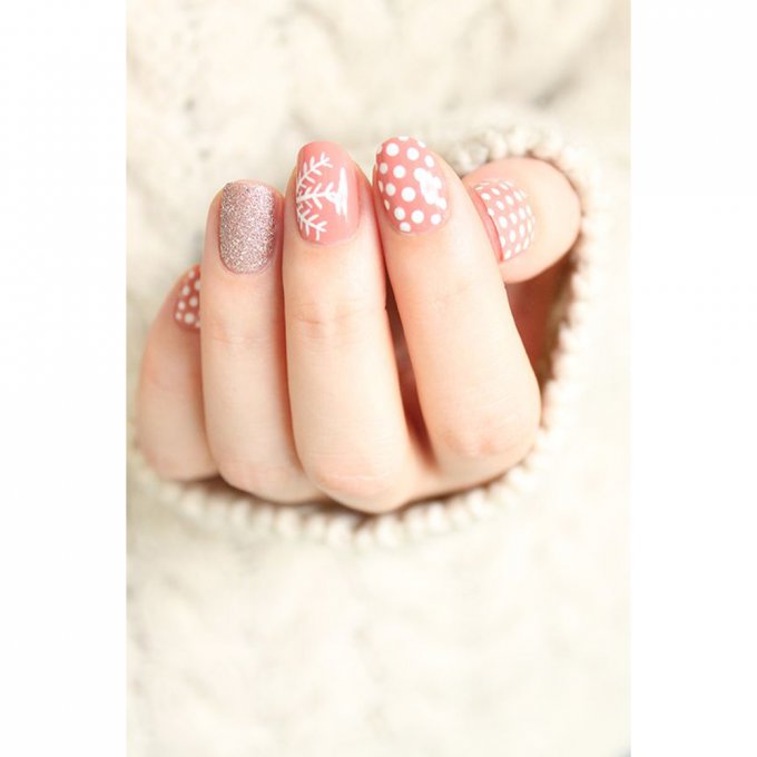 Peach Polka Dot Snowflake Glitter Nails — Winter Round Nails