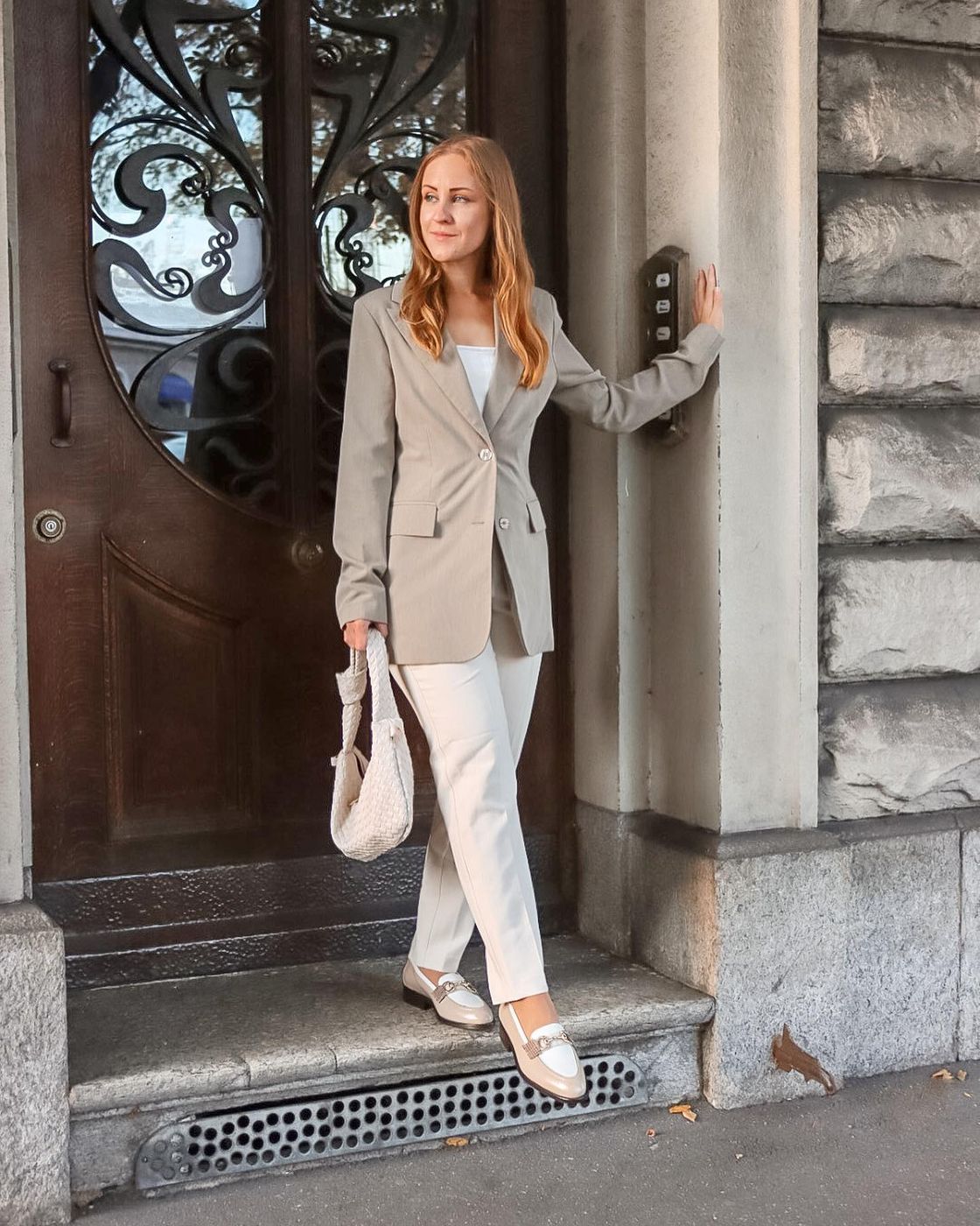Polished Beige Blazer and Cream Trousers for a Neutral Work Palette Polished Beige Blazer and Cream Trousers for a Neutral Work Palette β Winter Work Outfits