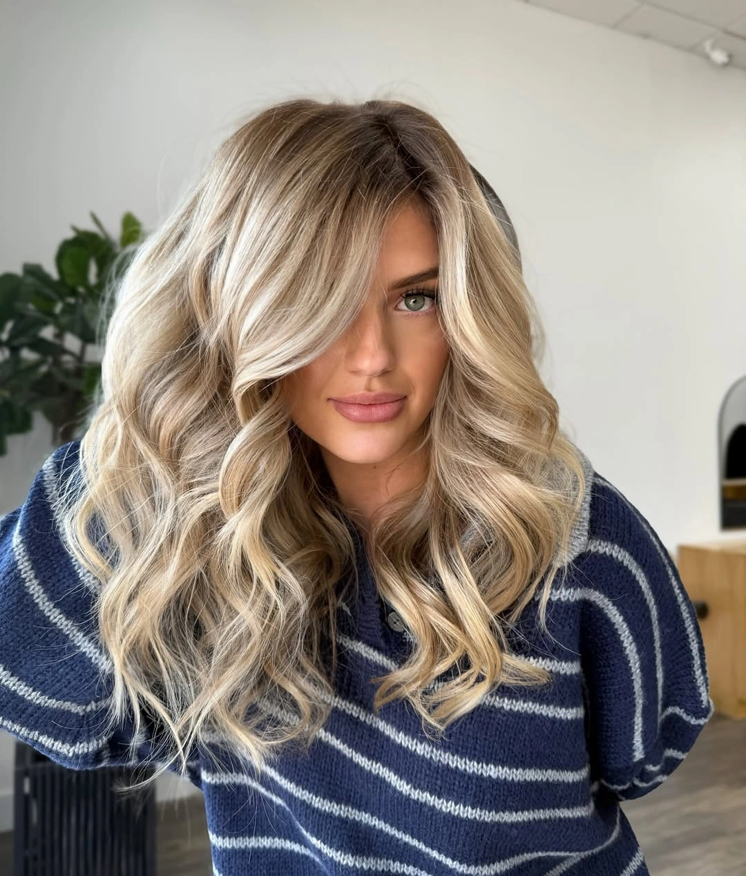 beautiful winter blonde hair color ideas Soft Champagne Waves With A Winter Glow