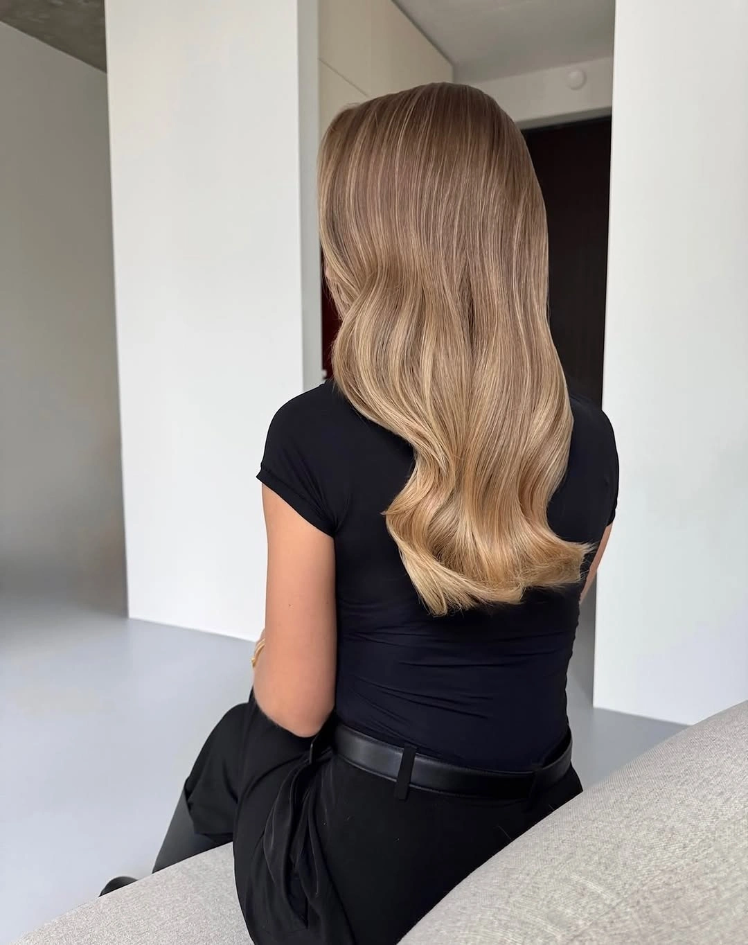 blond balayage dye Golden Beige Balayage With Soft Waves