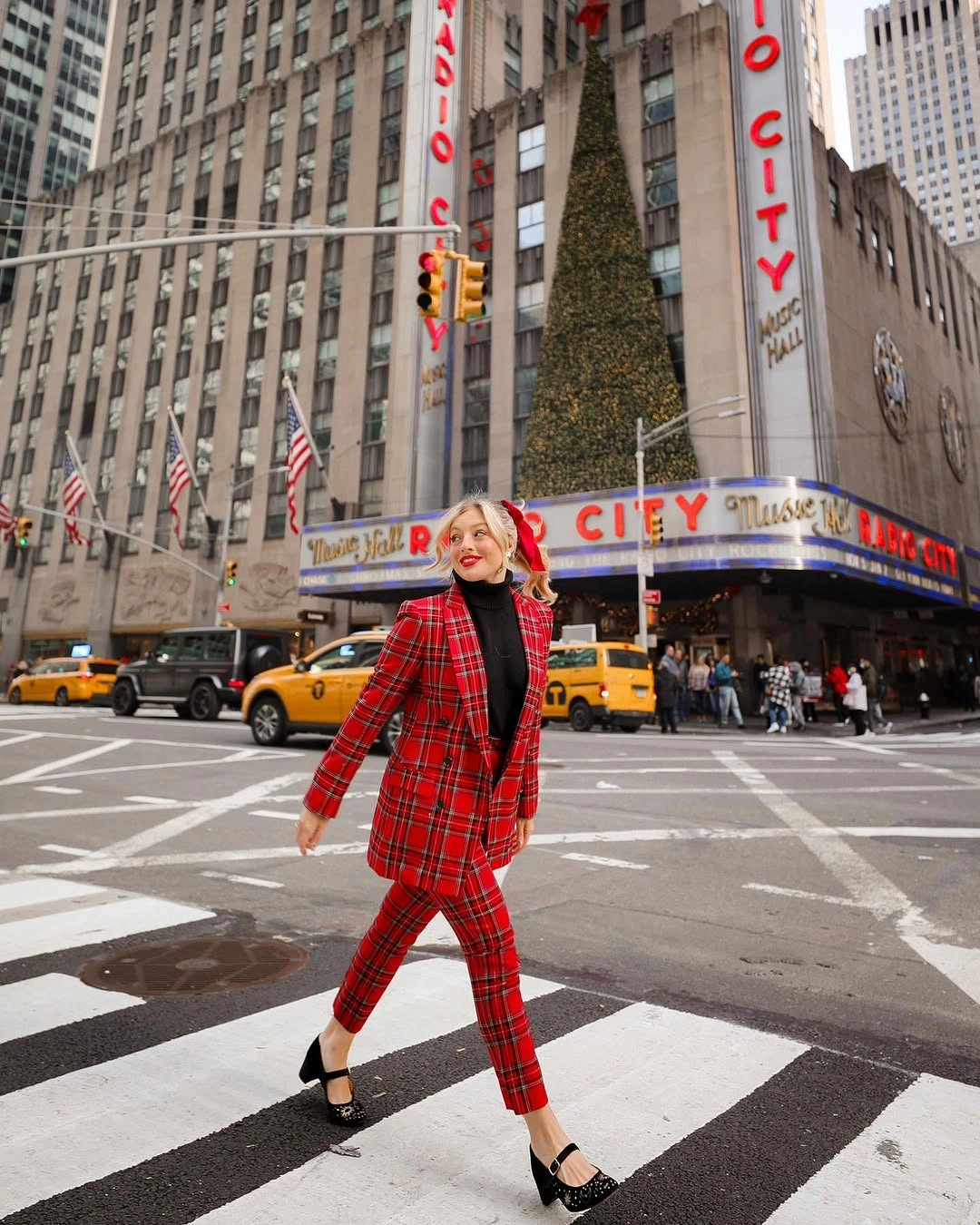 chic christmas outfits 2026 Red Tartan Tailoring for a New York Christmas