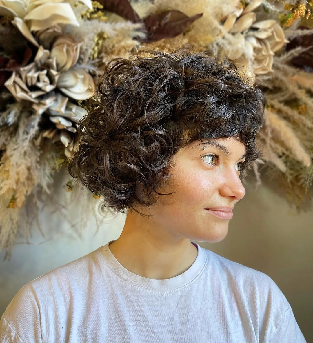 chic curly bob hair Glossy Curls With Short Curved Bangs