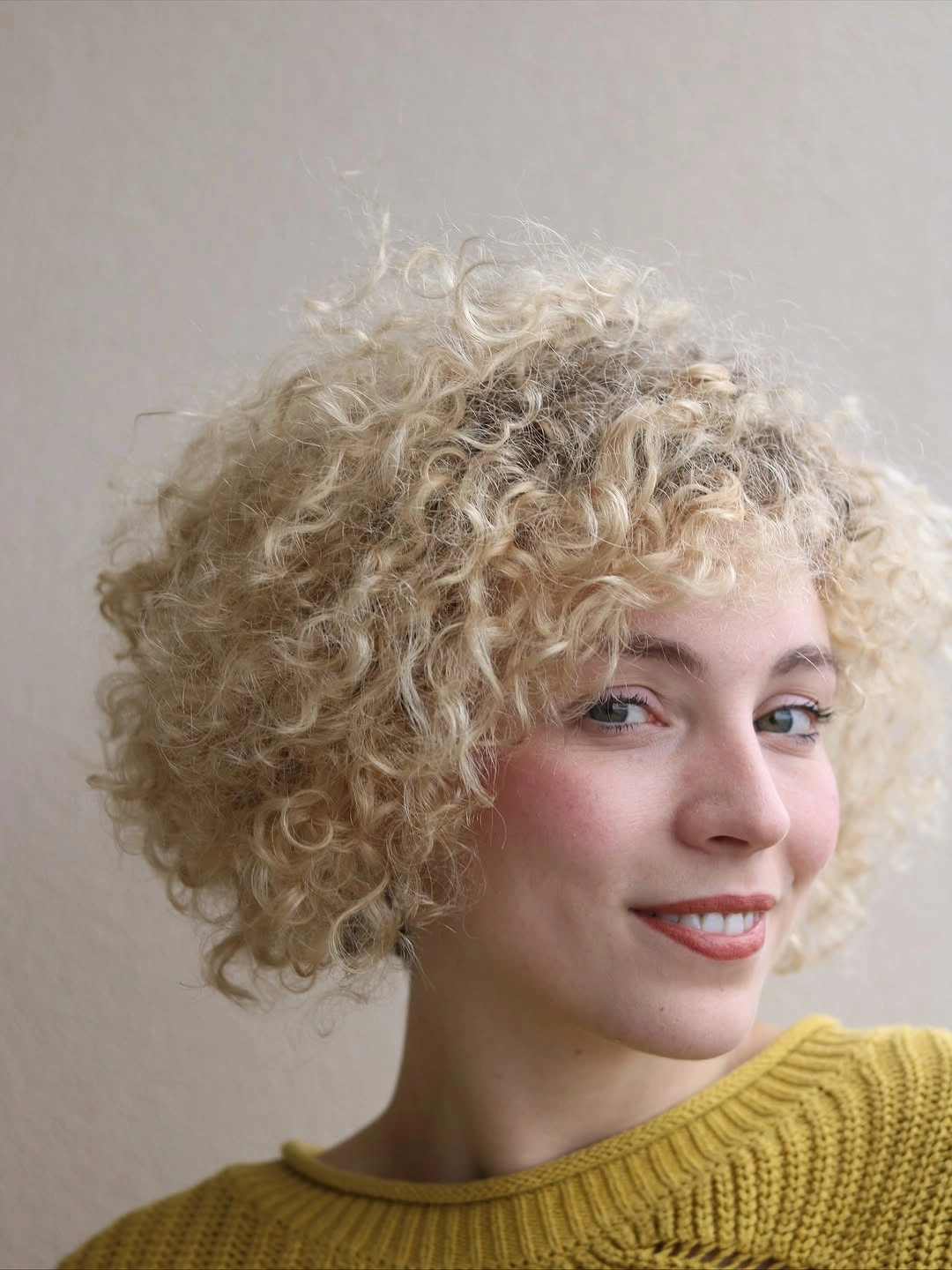 chic curly bob hair Light Blonde Curls With Airy Volume