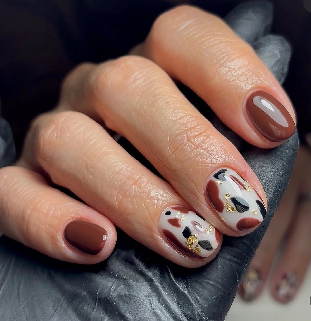 Chic November Nails Ideas 2026 Chocolate Abstract Short Gel Nails