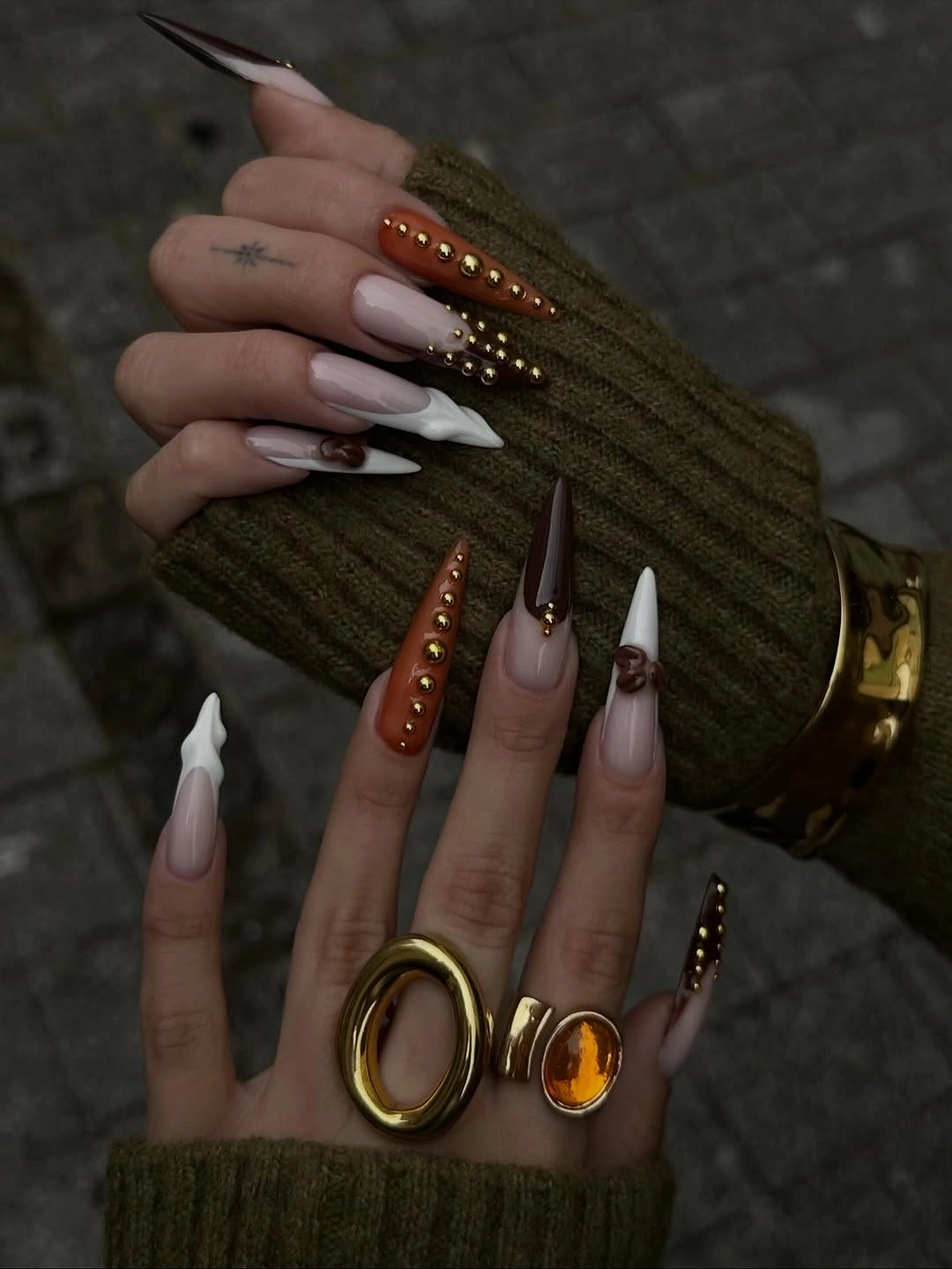 Chic November Nails Ideas 2026 Rust And Gold Stiletto Nails