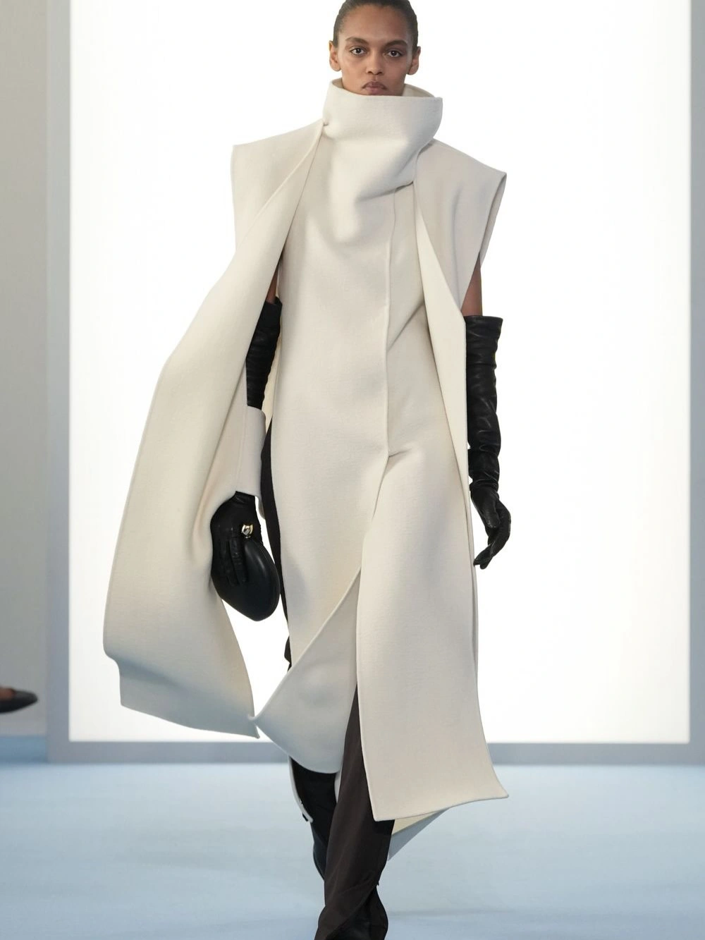 chic & trendy coats 2027 - Architectural ivory statement coat