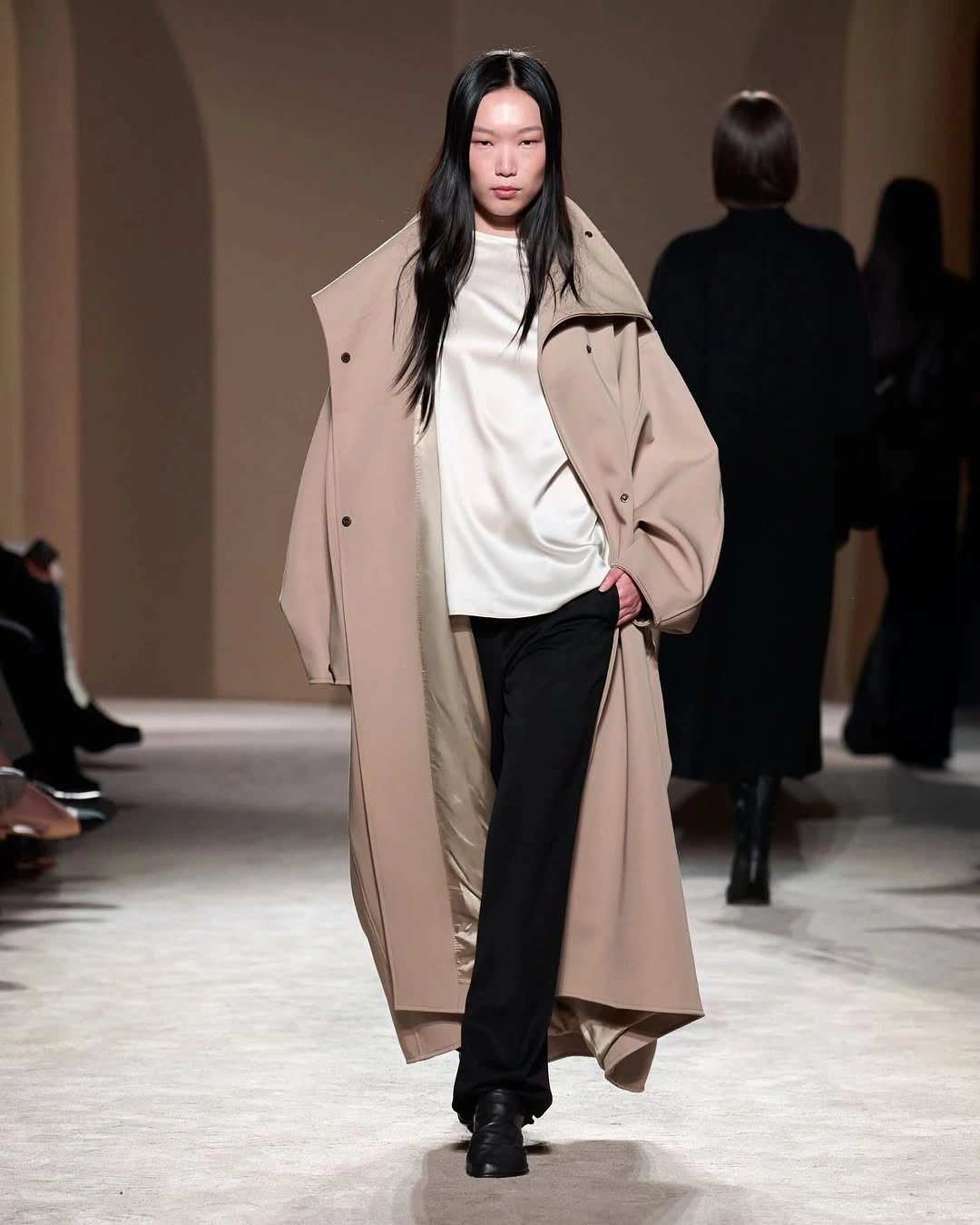 chic & trendy coats 2027 - Oversized beige trench coat styling
