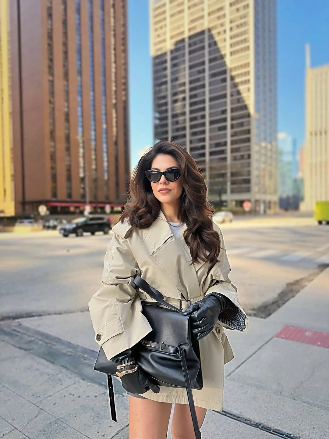 chic & trendy coats 2027 - Short beige trench coat urban style