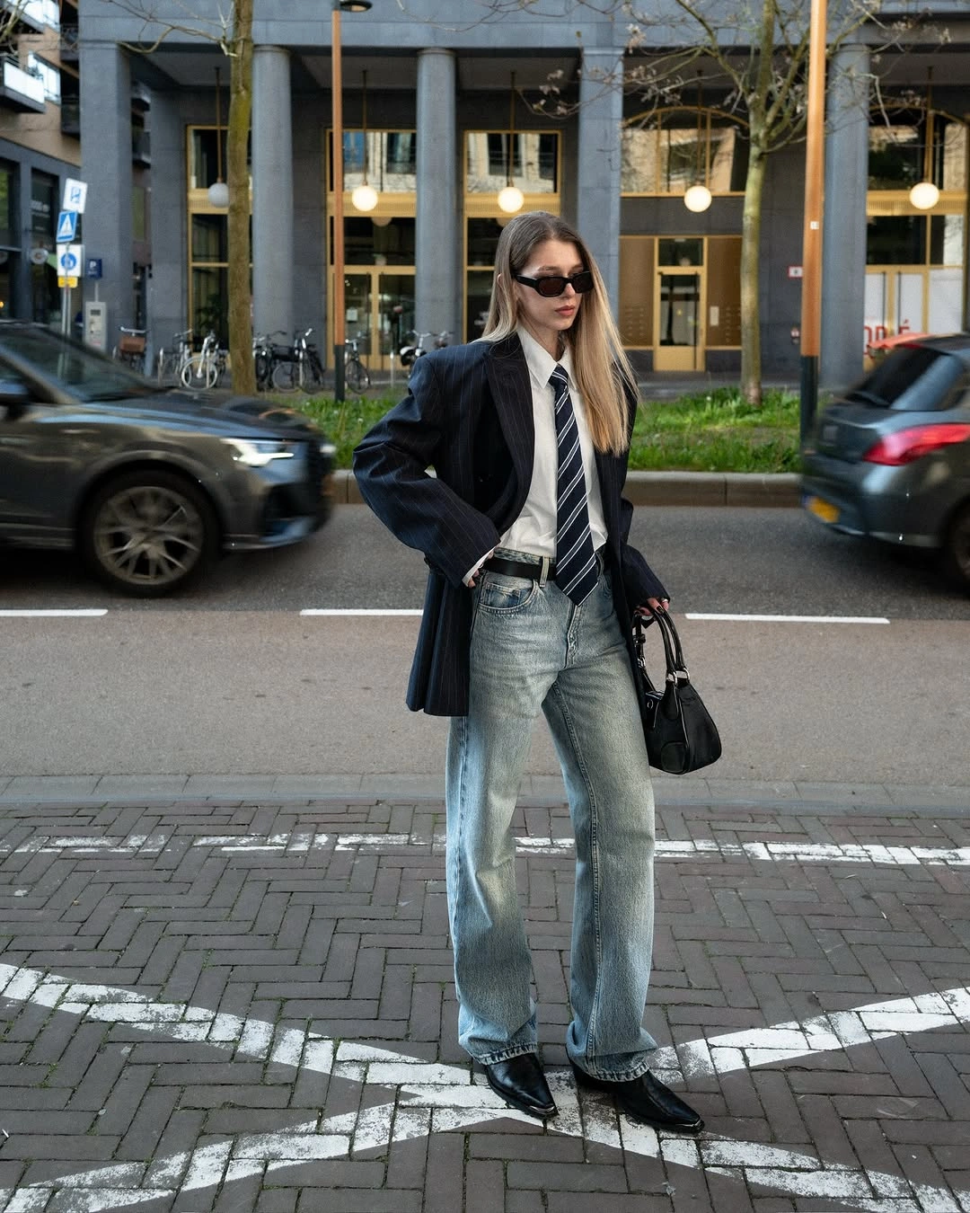 chic winter business casual outfits Oversized Blazer and Relaxed Denim With a City-Girl Finish