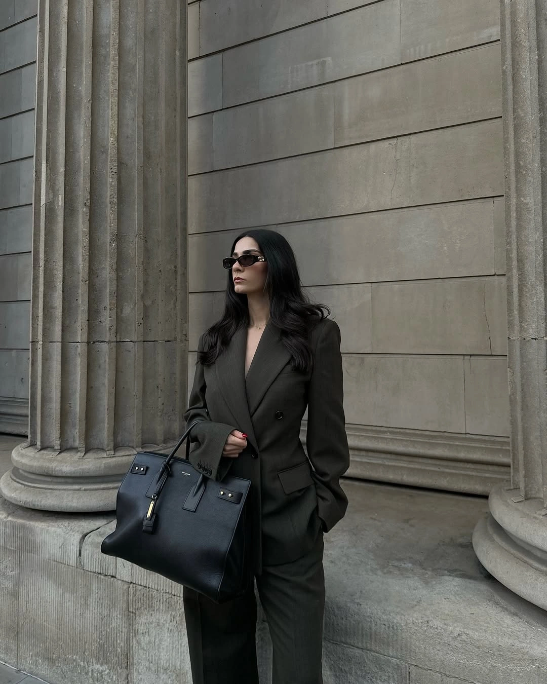chic winter business casual outfits Monochrome Charcoal With a Structured Tote