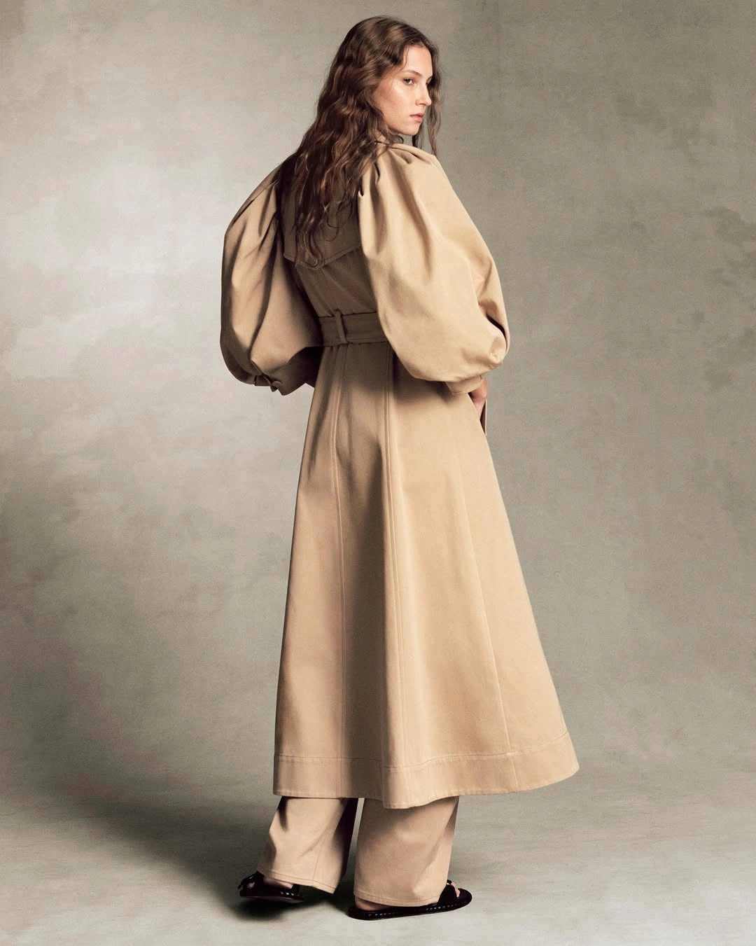 cozy november outfits ideas 2026 Soft Beige Trench for Elegant Layering