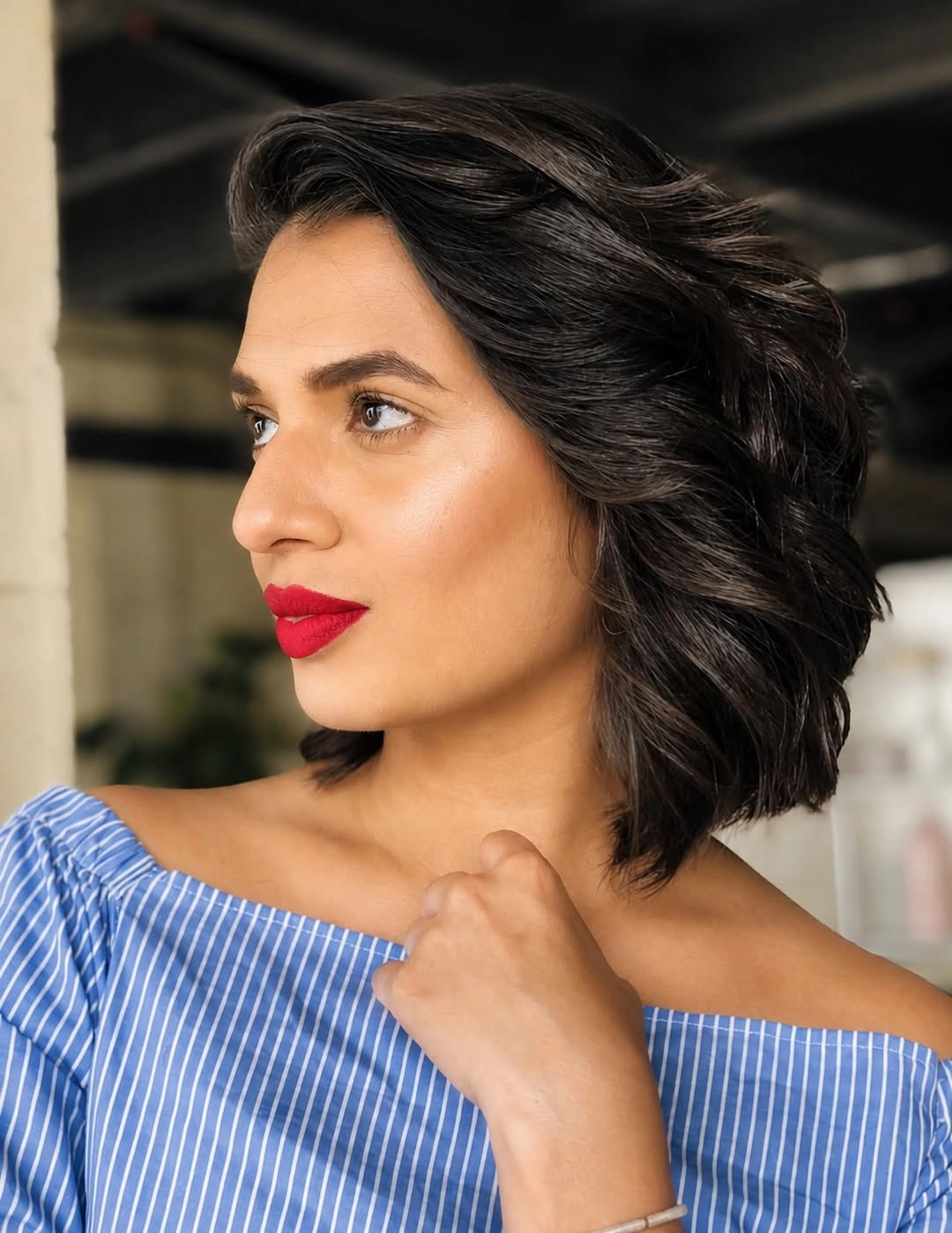 flattering november haircut ideas 2026 Polished Wavy Bob With Old-School Glamour