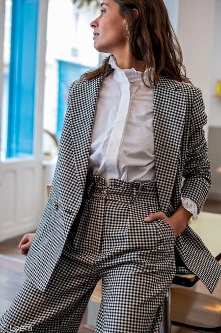 Monochromatic Gingham Suit for Smart Casual Occasions Monochromatic Gingham Suit for Smart Casual Occasions β Early Winter Outfits