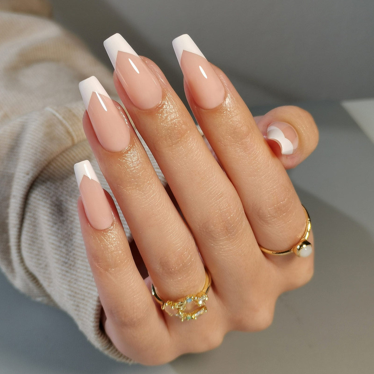 Modern V-Tip French Coffin Nails Modern V-Tip French Coffin Nails β Winter Coffin Nails