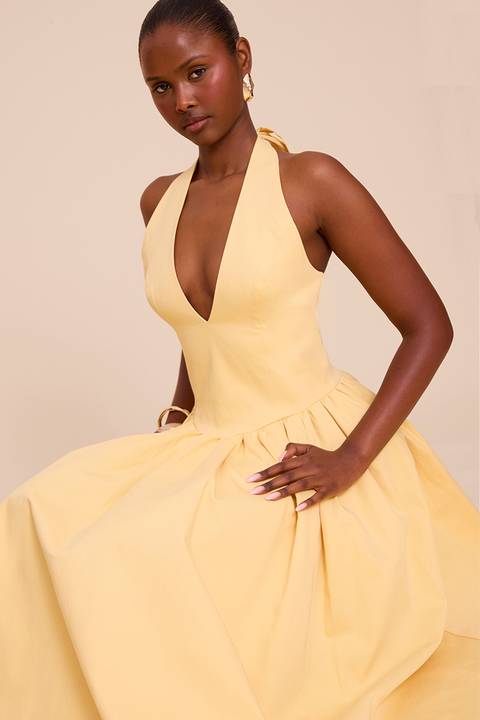 Pale Yellow Halter Gown for a Formal Winter Celebration Pale Yellow Halter Gown for a Formal Winter Celebration β Winter Birthday Outfits