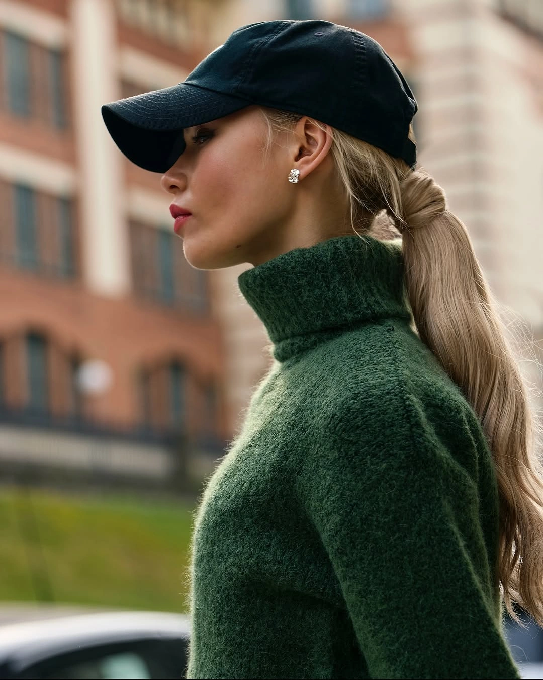 sstylish sports hairstyle Polished Ponytail With a Sporty Edge